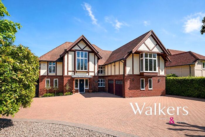 6 Bedroom Detached House For Sale In Hutton Mount, CM13