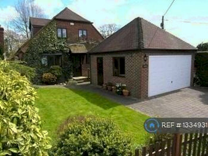 4 Bedroom Detached House To Rent In Love Lane, Petersfield, GU31