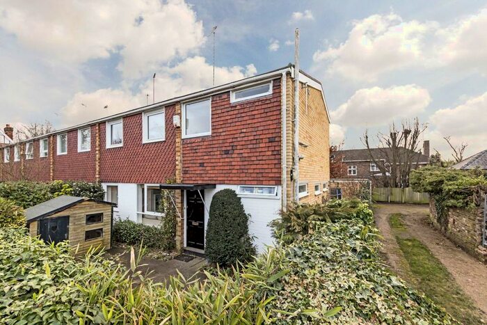 4 Bedroom Property To Rent In Sandpits Road, Richmond, TW10