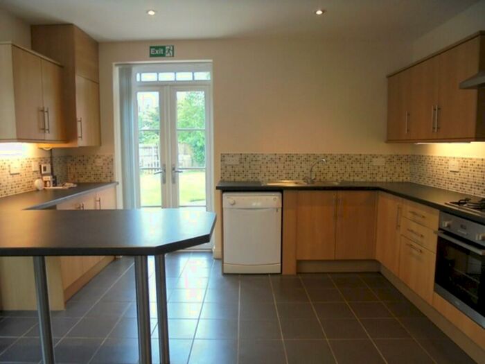 5 Bedroom Semi-Detached House To Rent In Albany Road, Woodhall Spa, LN10