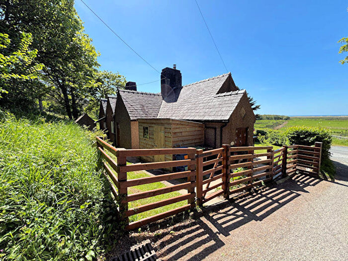 2 Bedroom Detached Bungalow For Sale In Rhowniar Lodge Aberdyfi, Gwynedd, LL36