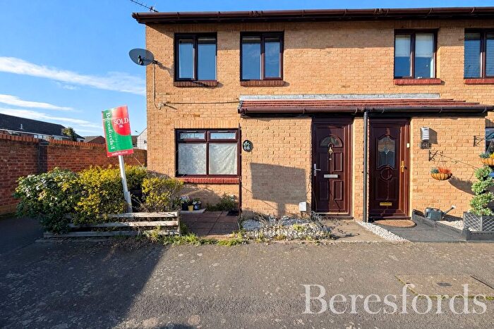 1 Bedroom Flat For Sale In Sarre Avenue, Hornchurch, RM12