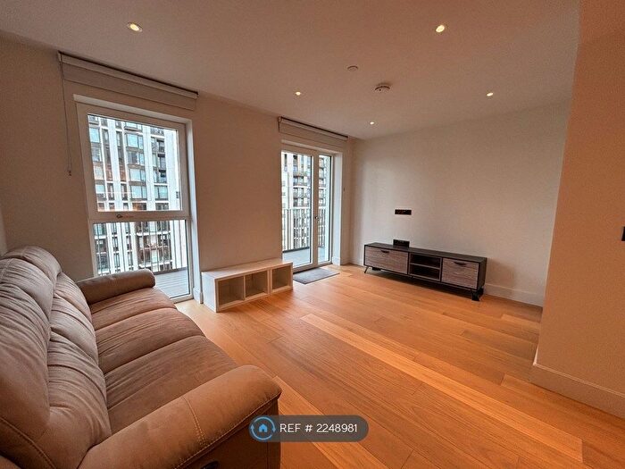 2 Bedroom Flat To Rent In Cascade Way, London, W12