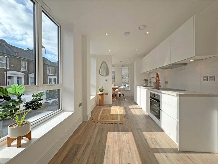 1 Bedroom Apartment For Sale In Brockley Cross, London, SE4