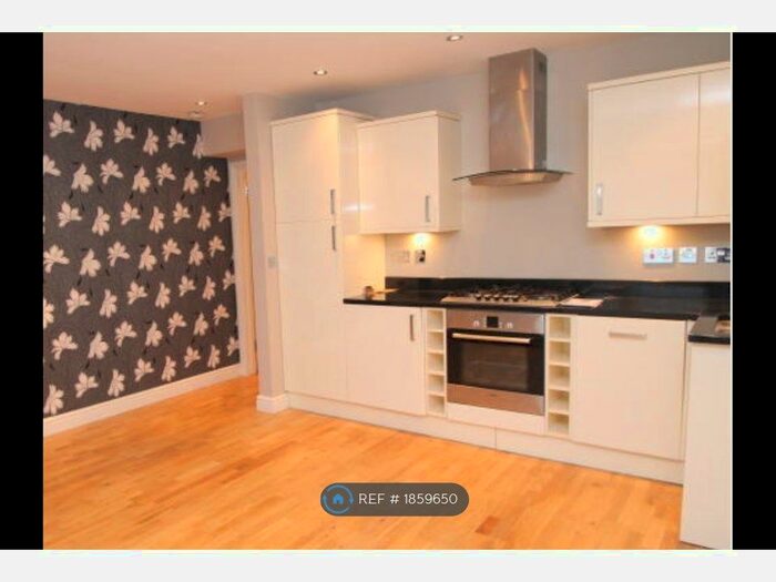 2 Bedroom Maisonette To Rent In Oval Road, East Croydon, CR0