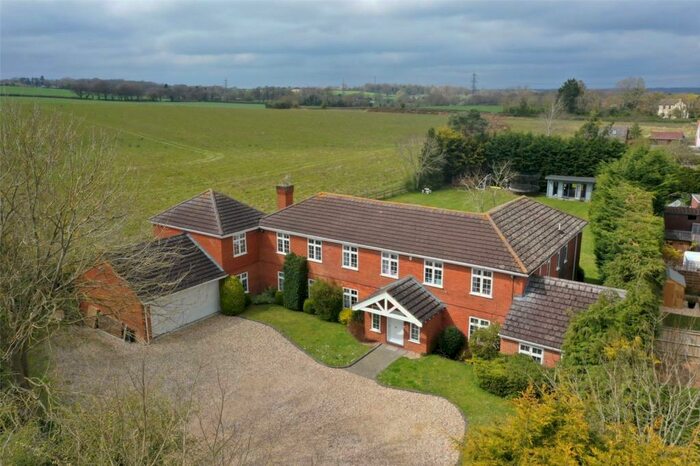 6 Bedroom Detached House For Sale In Theale Road, Reading, Berkshire, RG30