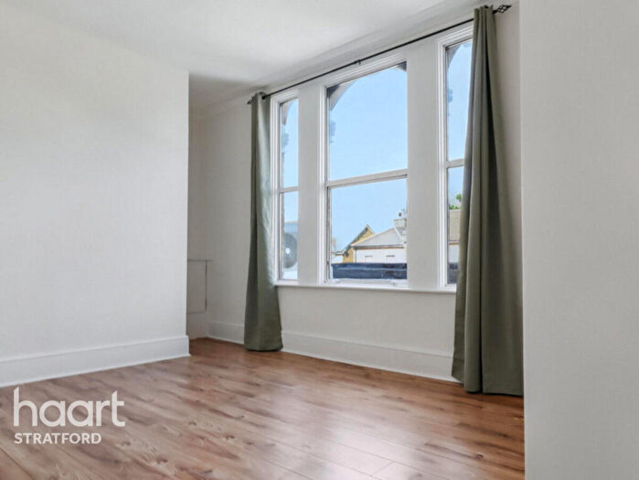 2 Bedroom Flat To Rent In Lea Bridge Road, London, E10
