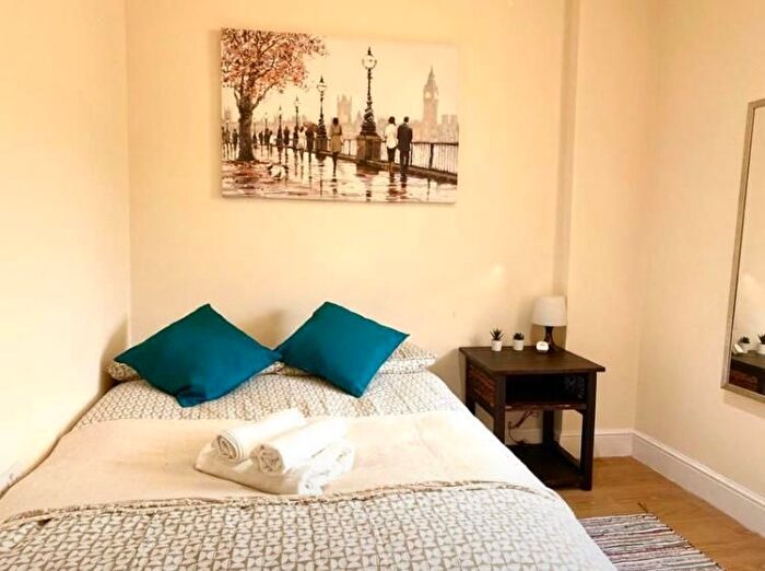 2 Bedroom Flat To Rent In Marshalls Drive, Romford, RM1