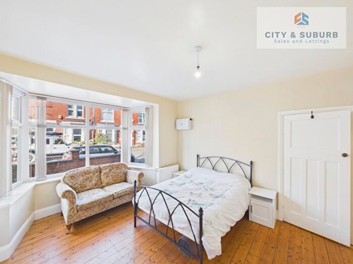 2 Bedroom Flat To Rent In Simonside Terrace, Heaton, Newcastle Upon Tyne, Tyne And Wear, NE6