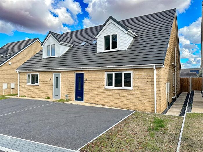 3 Bedroom Semi-detached House For Sale In Minsthorpe Lane, South Elmsall, Pontefract, WF9