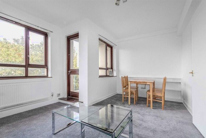 2 Bedroom Flat To Rent In Cromer Street, London, WC1H
