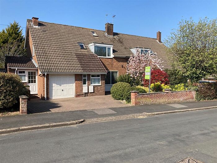 3 Bedroom Semi-Detached House For Sale In Manor Road, Swanland, HU14