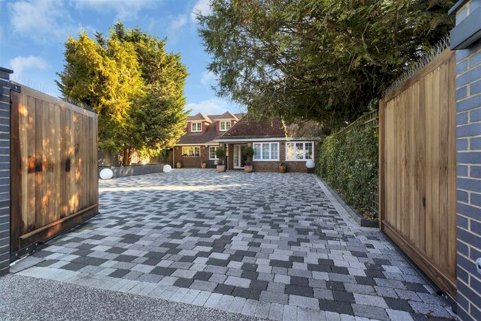 4 Bedroom Detached House For Sale In New Park Road, Newgate Street, Hertford, SG13