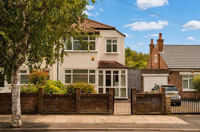 3 Bedroom Semi Detached House For Sale In Meopham Road, Streatham Vale, CR4