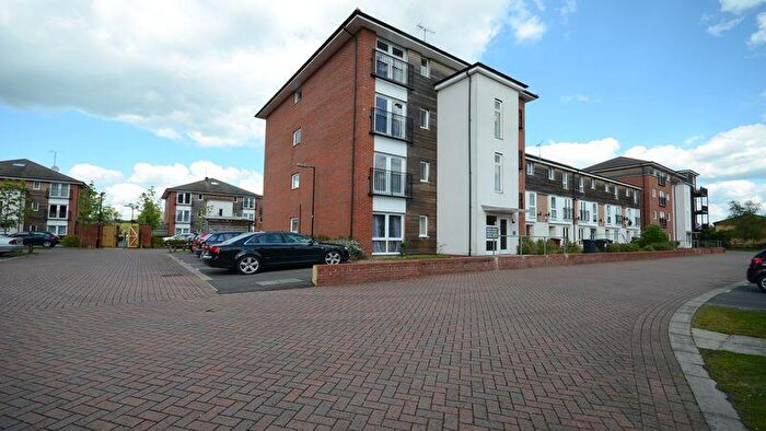 2 Bedroom Flat To Rent In Meadow Way, Caversham, Reading, RG4