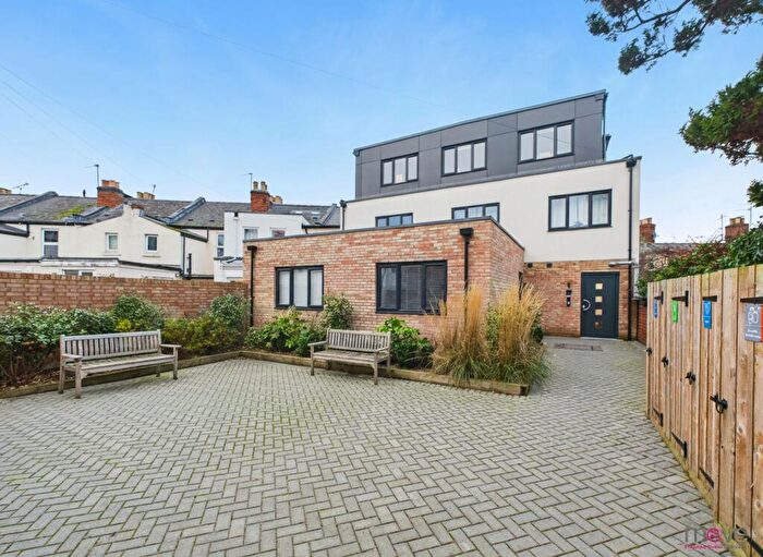 1 Bedroom Apartment For Sale In Knapp Road, Cheltenham, GL50