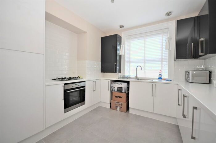 2 Bedroom Flat To Rent In Heather Place, Esher, Surrey, KT10