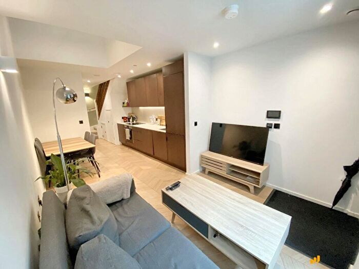 1 Bedroom Apartment For Sale In St Georges Gardens, Spinners Way, M15