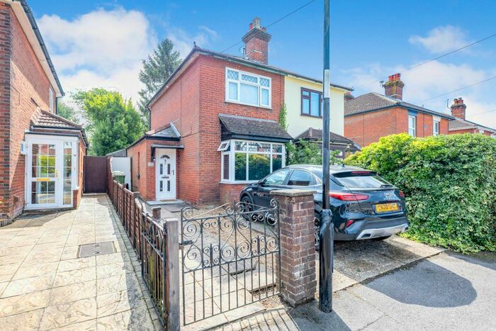 2 Bedroom Semi-Detached House To Rent In Whites Road, Bitterne, Southampton, SO19