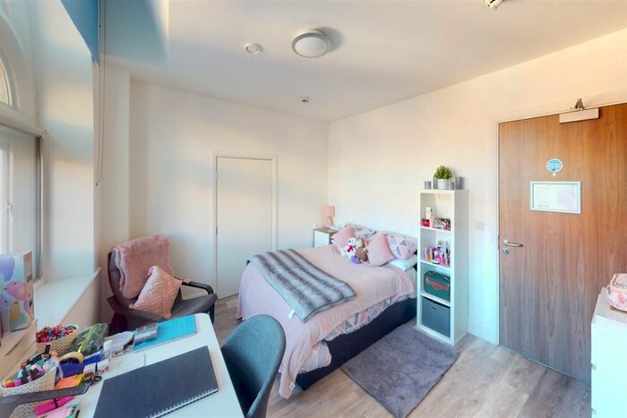 1 Bedroom Flat To Rent In Flat, Express Building, NG1