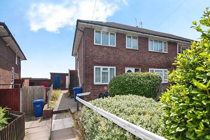2 Bedroom Maisonette For Sale In Hilary Crest, Upper Gornal, Dudley, DY3