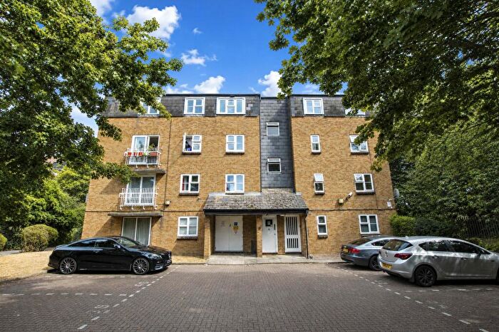 2 Bedroom Flat For Sale In Garrick Drive, Thamesmead, SE28