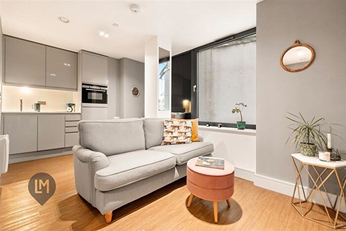 1 Bedroom Flat For Sale In Wandsworth High Street, London, SW18