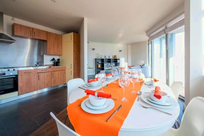 2 Bedroom Flat To Rent In City Road, Old Street, London, EC1V