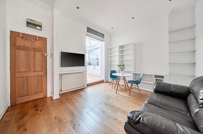 1 Bedroom Flat To Rent In Uxbridge Road, Shepherds Bush, London, W12