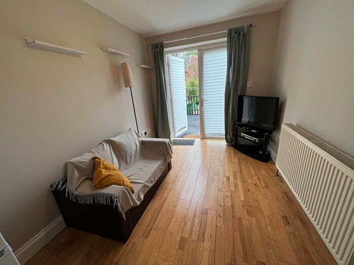 1 Bedroom Detached House To Rent In Mill Hill, London, NW7