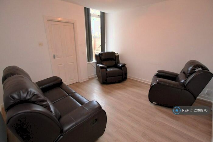 1 Bedroom Flat To Rent In Wellgate Street, Larkhall, ML9