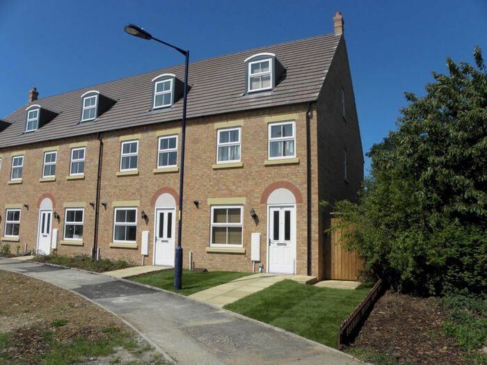 3 Bedroom Property To Rent In Hidcote Way, Daventry, NN11
