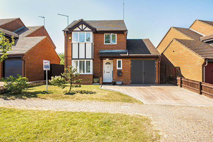 3 Bedroom Detached House For Sale In Lynmouth Crescent, Milton Keynes, MK4