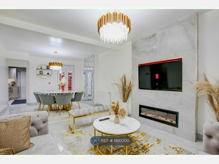 2 Bedroom End Of Terrace House To Rent In Cromwell Road, Hayes, UB3