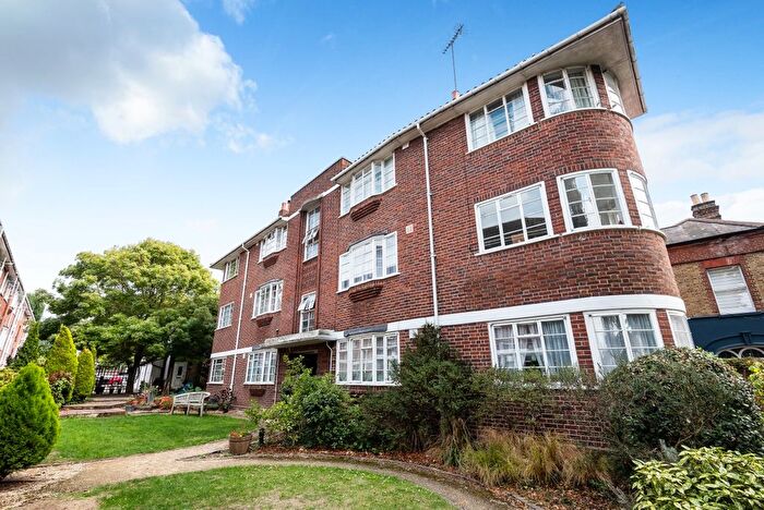 2 Bedroom Flat To Rent In Beaufort Road, Kingston Upon Thames, Surrey, KT1