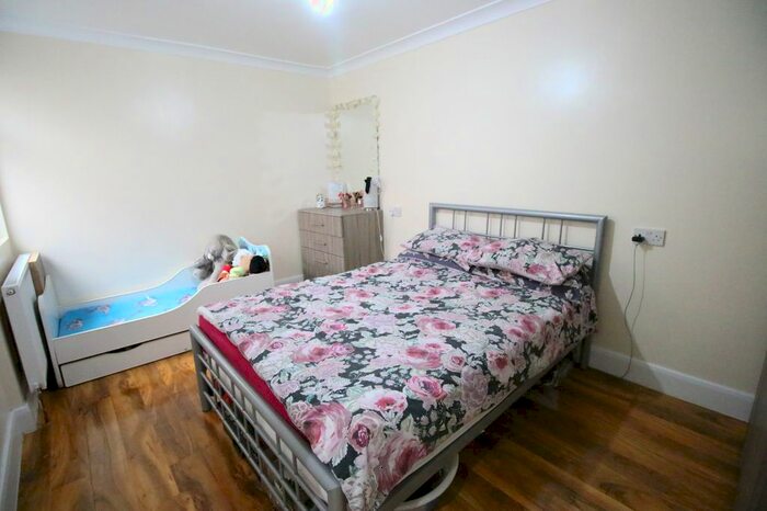 1 Bedroom Flat To Rent In Mornington Crescent, Hounslow, Greater London TW5