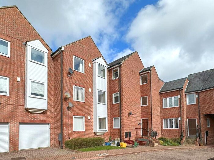 2 Bedroom Apartment For Sale In Wellway Court, Morpeth, NE61