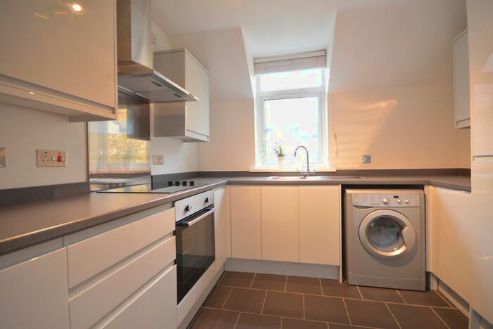 2 Bedroom Flat To Rent In Penhill Close, Llandaff, Cardiff CF5