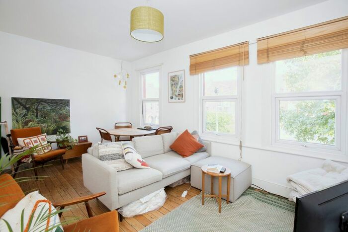 2 Bedroom Flat To Rent In Kettlebaston Road, London, E10
