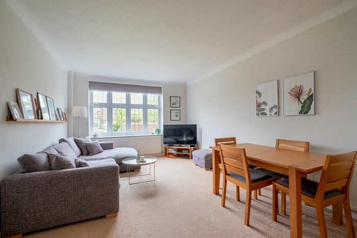2 Bedroom Flat To Rent In Streatham Close, Leigham Court Road, London, SW16