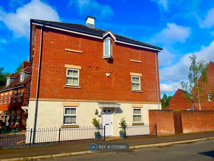 4 Bedroom Semi-Detached House To Rent In Hornbeam Way, Kirkby-In-Ashfield, Nottingham, NG17