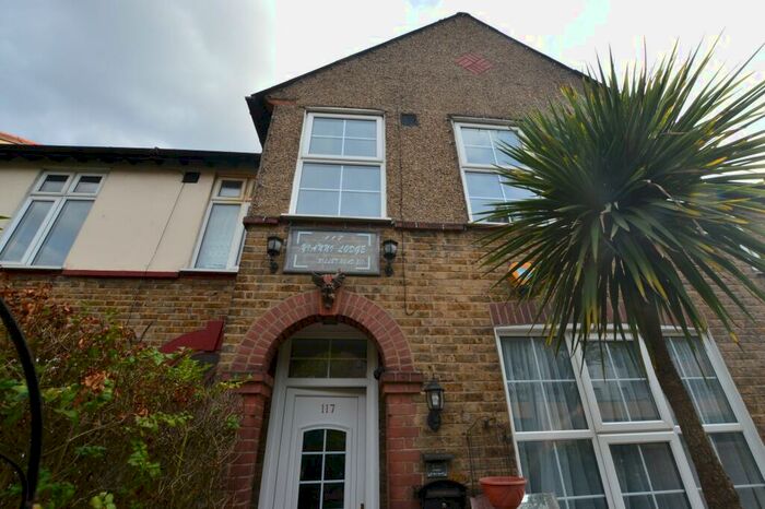 3 Bedroom Terraced House To Rent In Billet Road, E17