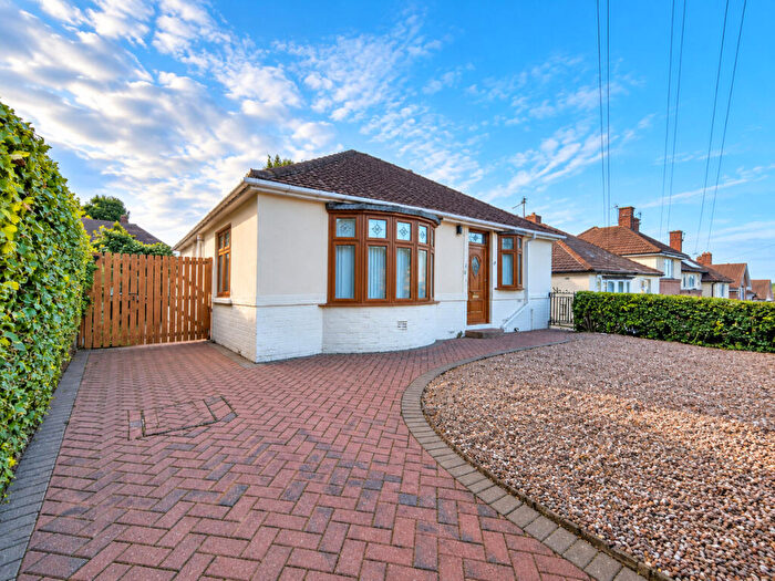 3 Bedroom Bungalow For Sale In Bellhouse Road, Sheffield, S5