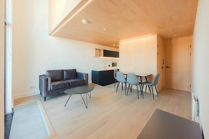 2 Bedroom Flat To Rent In Spinners Way, Castlefield, Manchester, M15