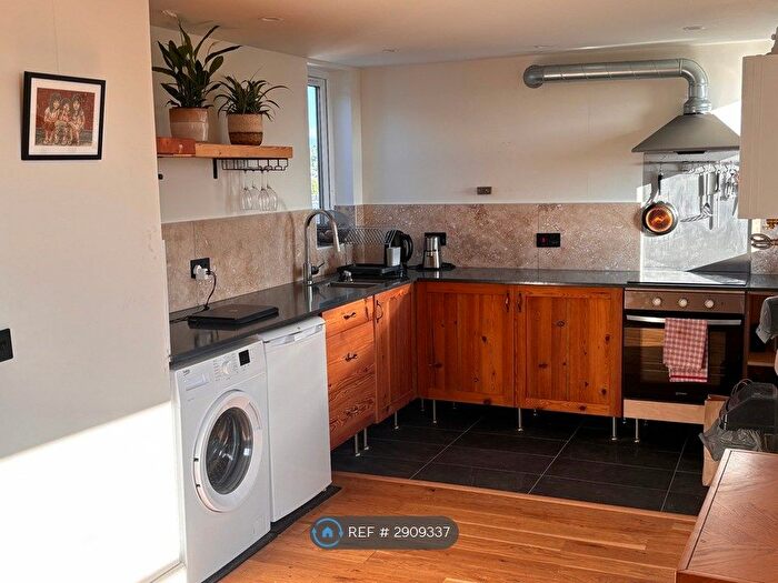 2 Bedroom Flat To Rent In Morningside Road, Edinburgh, EH10