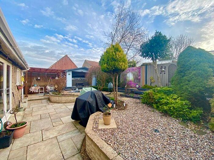 3 Bedroom Detached Bungalow For Sale In Stunning And Spacious Bungalow - Excellent Location, NG33