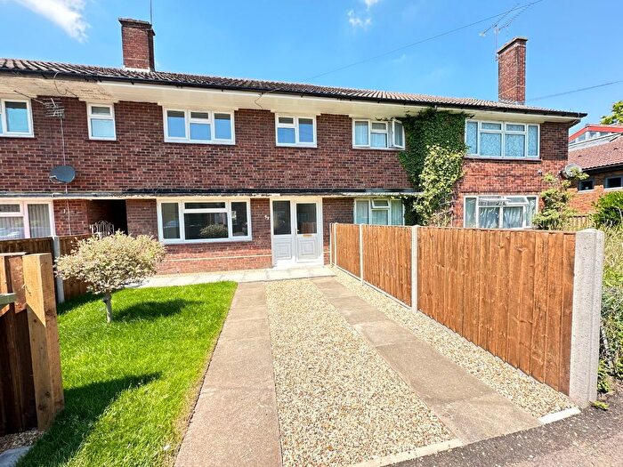3 Bedroom Terraced House To Rent In Oakwood Avenue, Dunstable, Bedfordshire, LU5
