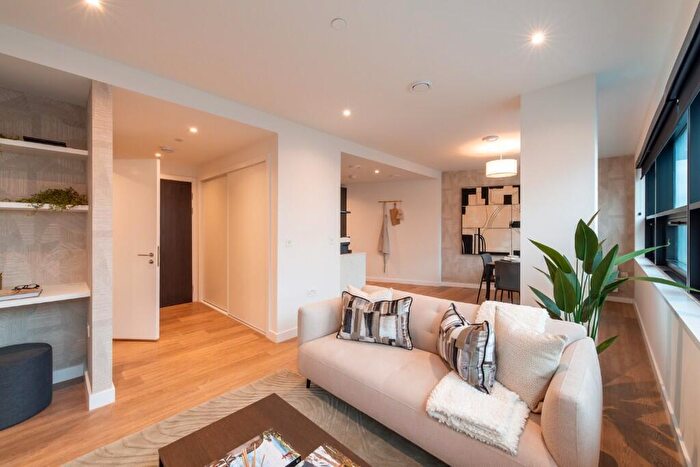 1 Bedroom Apartment To Rent In The Octagon, Birmingham, B3