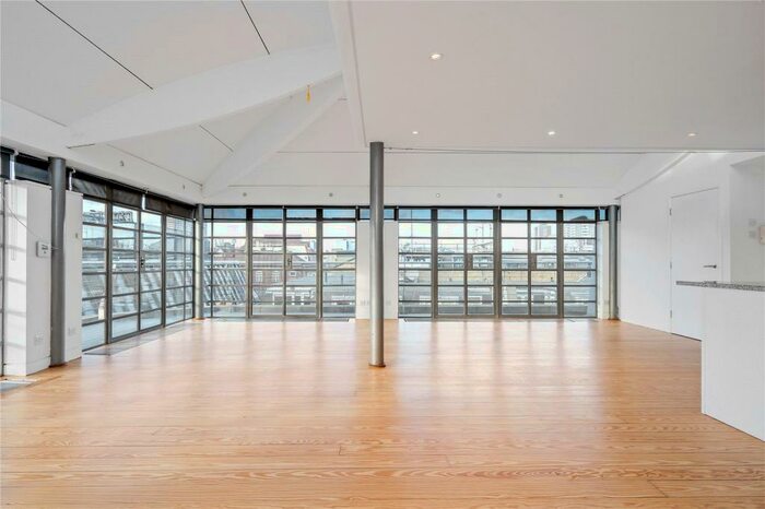 2 Bedroom Penthouse To Rent In Great Sutton Street, London, EC1V