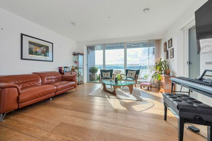 3 Bedroom Flat To Rent In Rennie Street, London, SE10